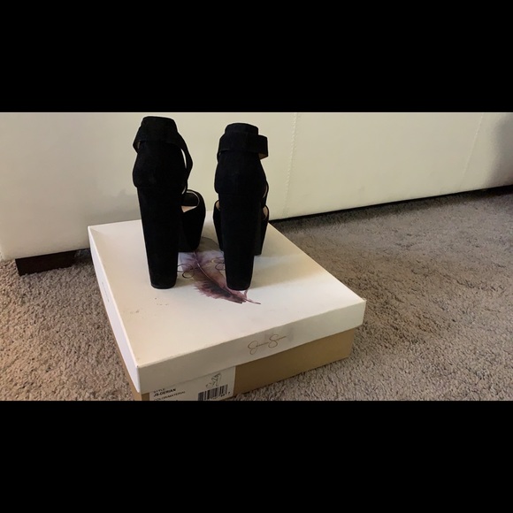 Jessica Simpson - Derian - Picture 4 of 5